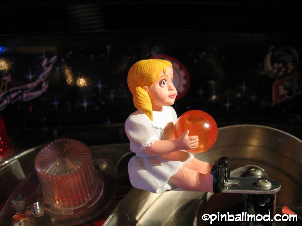 Twilight Zone Pinball Talky Tina Doll - Imagen 7
